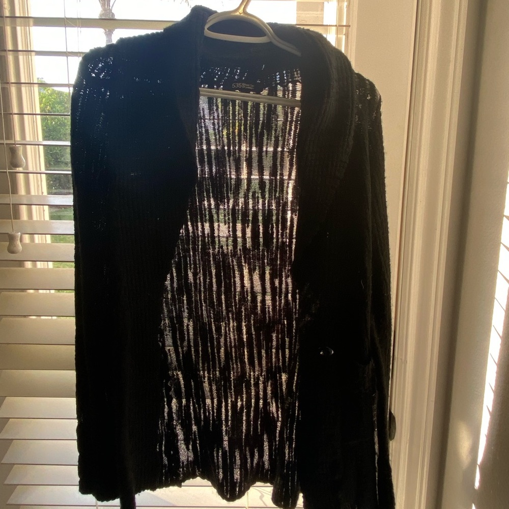5351 Pour les Femmes Distressed Sweater